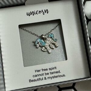 NIB kohls unicorn necklace